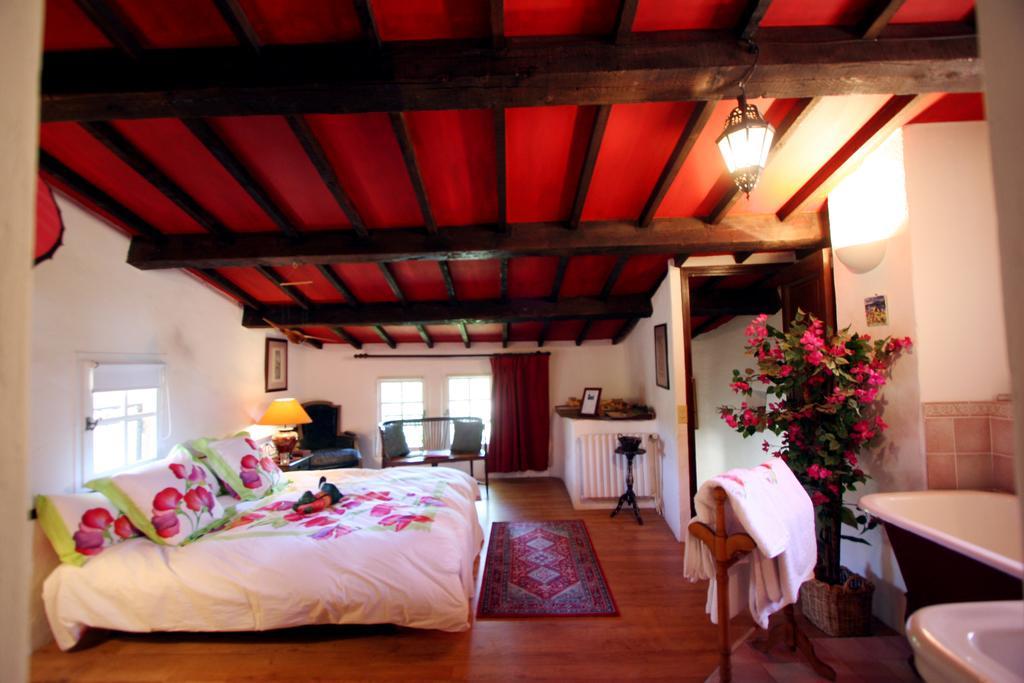 La Ferme Bed & Breakfast Saint-Marc-Jaumegarde Стая снимка