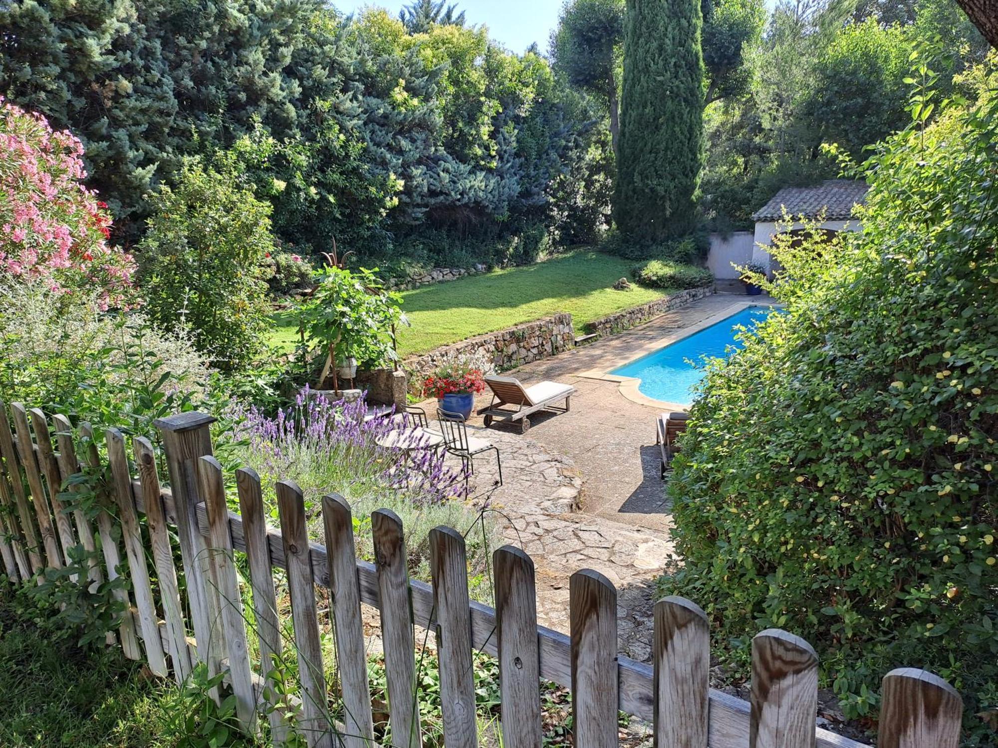 La Ferme Bed & Breakfast Saint-Marc-Jaumegarde Екстериор снимка