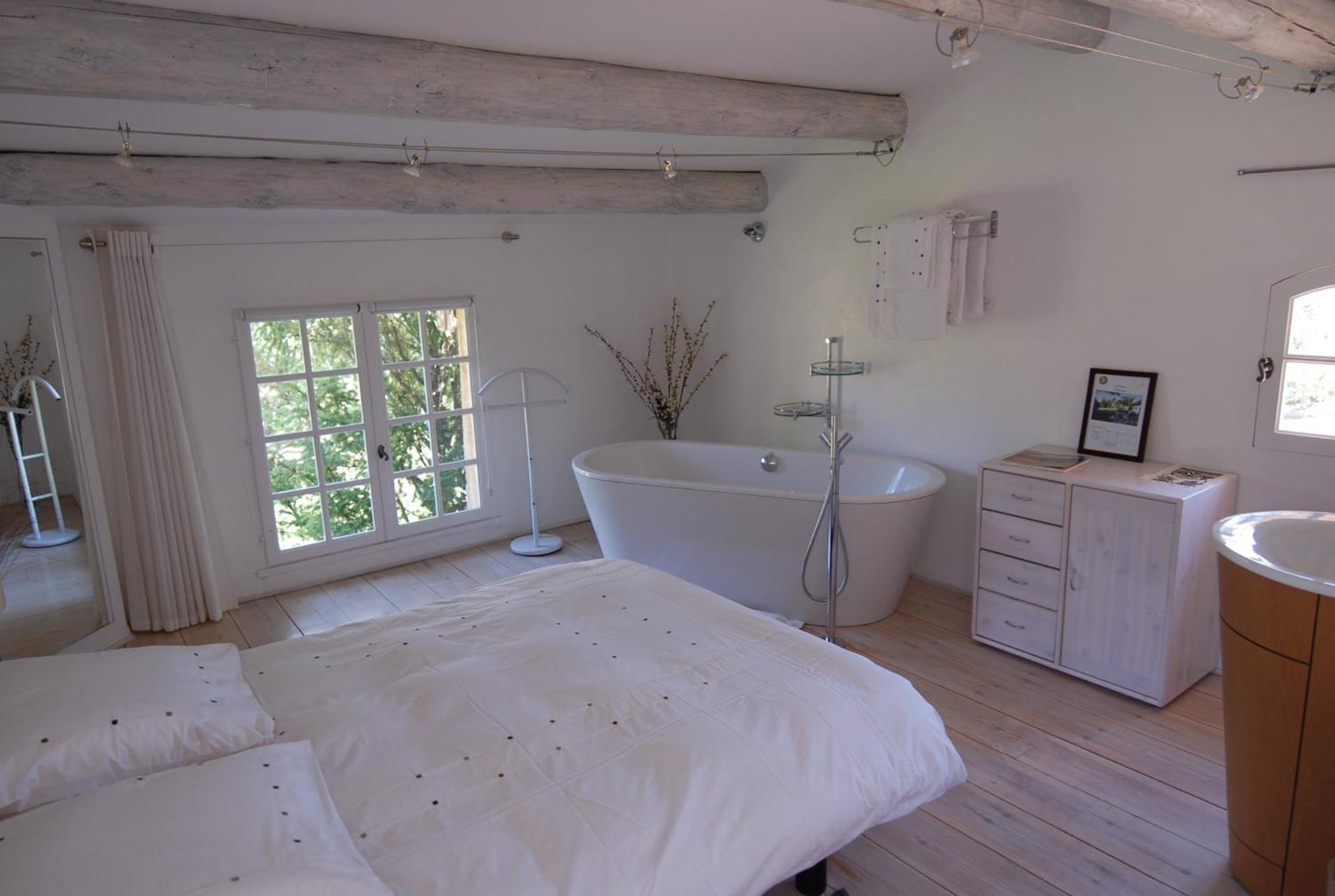 La Ferme Bed & Breakfast Saint-Marc-Jaumegarde Екстериор снимка