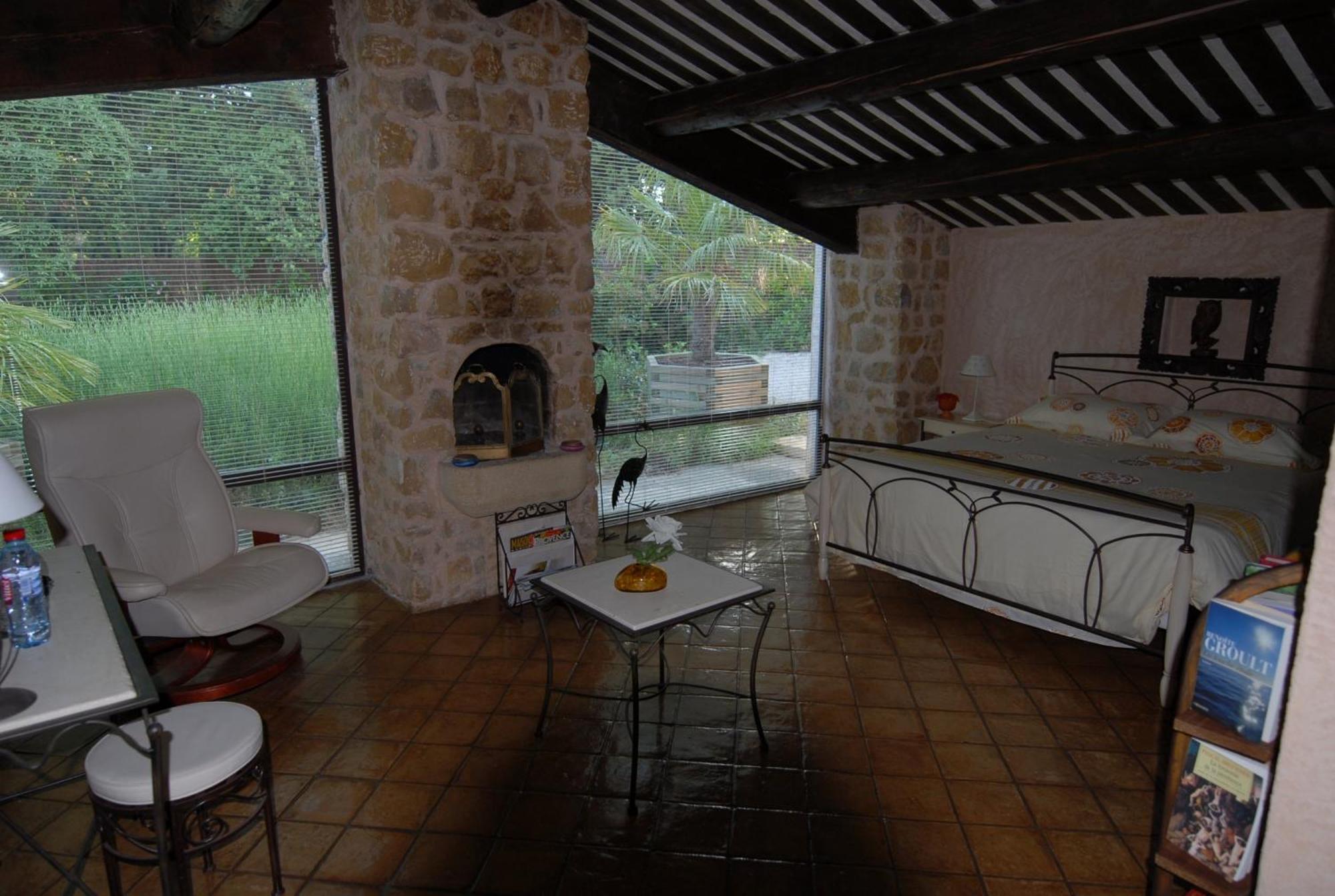 La Ferme Bed & Breakfast Saint-Marc-Jaumegarde Екстериор снимка